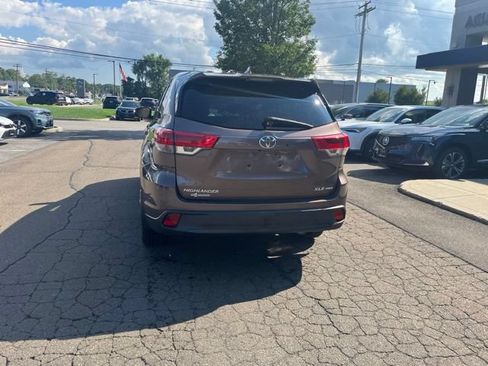 Used 2017 Toyota Highlander XLE AWD/4WD image 9