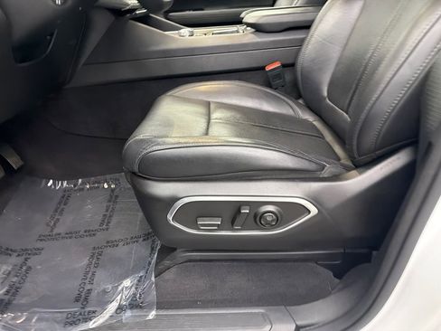 Used 2024 Jeep Wagoneer L Series II w/ Flexible Seating Group RWD image 10