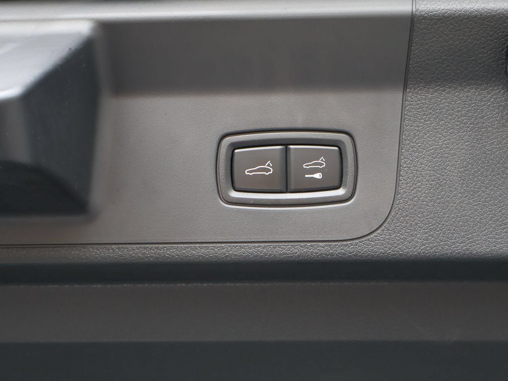 Certified 2023 Porsche Panamera 4 Platinum Edition AWD/4WD image 18