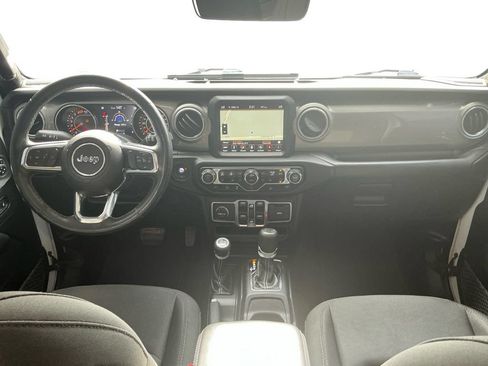 Used 2019 Jeep Wrangler Unlimited Sahara AWD/4WD image 17