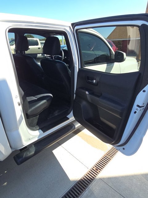 Used 2019 Toyota Tacoma TRD Sport AWD/4WD image 27