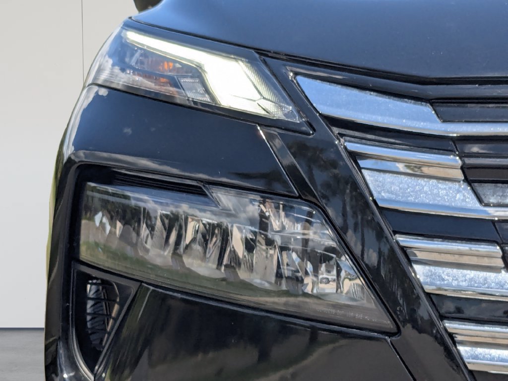 Used 2024 Nissan Rogue SV FWD image 9