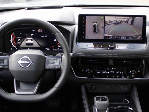 New 2026 Nissan Rogue Platinum image 4