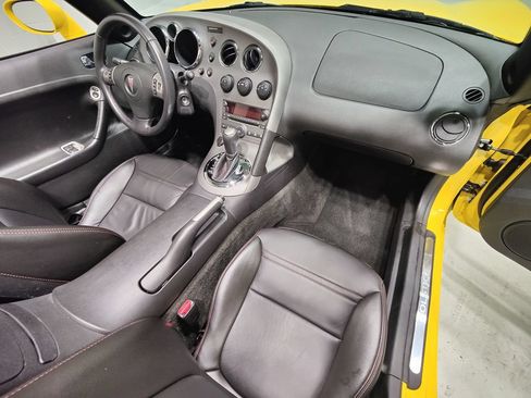 Used 2008 Pontiac Solstice GXP w/ Premium Package RWD image 12