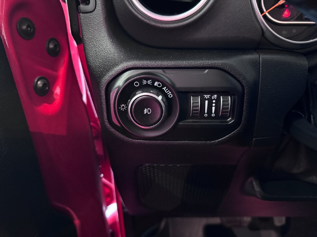 Used 2020 Jeep Wrangler Unlimited Sahara AWD/4WD image 24