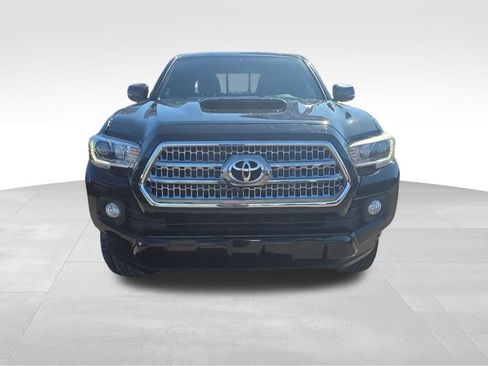 Used 2016 Toyota Tacoma TRD Sport image 2