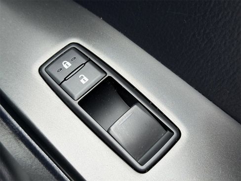 Used 2023 Lexus GX 460 Premium w/ Accessory Package image 22