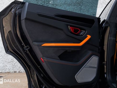 Used 2025 Lamborghini Urus SE image 30