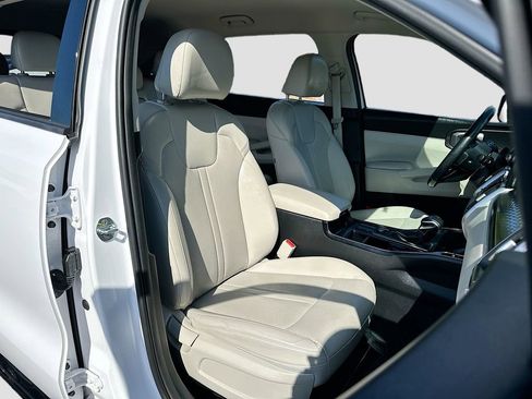 Used 2023 Kia Sorento S FWD image 28