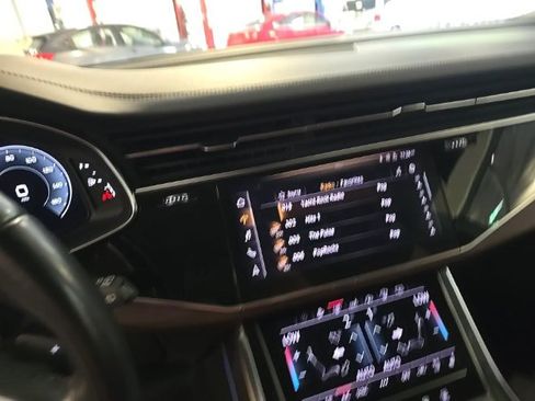 Used 2019 Audi Q8 Prestige AWD/4WD image 11
