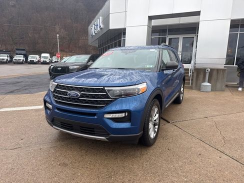 Used 2020 Ford Explorer XLT w/ Equipment Group 202A image 3