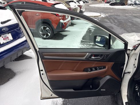 Used 2017 Subaru Outback 2.5i Touring w/ Popular Package #5A image 19