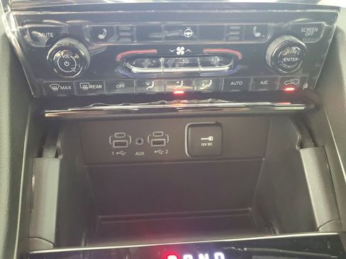 New 2025 Jeep Grand Cherokee Limited w/ Black Appearance Package image 17