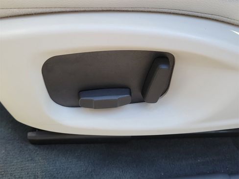 Used 2019 Jaguar E-PACE S image 16