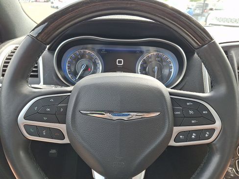 Used 2018 Chrysler 300 Limited w/ Safetytec Plus Group AWD/4WD image 19
