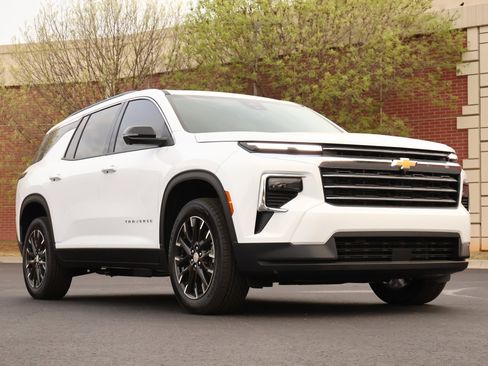 New 2026 Chevrolet Traverse LT w/ Sun and Wheel Package image 1