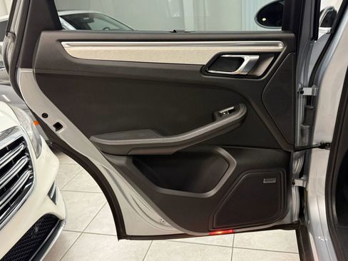 Used 2018 Porsche Macan S image 15