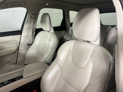 Used 2022 Volvo XC60 B5 Inscription w/ Advanced Package image 18