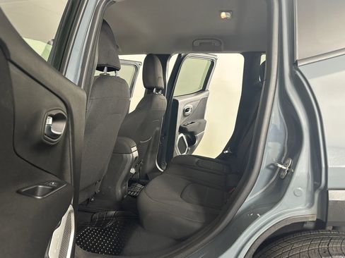 Used 2018 Jeep Renegade Latitude image 29