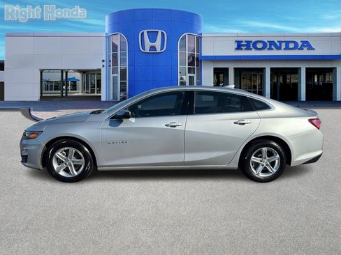 Used 2022 Chevrolet Malibu LT image 3