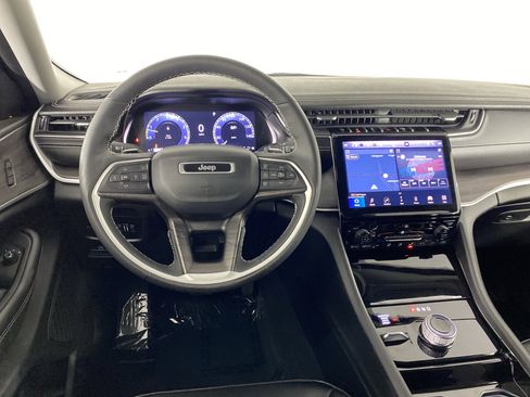 Used 2023 Jeep Grand Cherokee L Limited AWD/4WD image 17