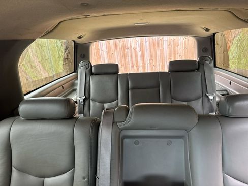Used 2003 Chevrolet Suburban 2500 LT w/ LT Preferred Equipment Group AWD/4WD image 24