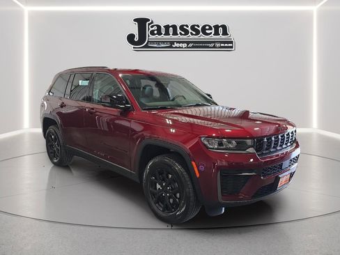 New 2026 Jeep Grand Cherokee Altitude image 5