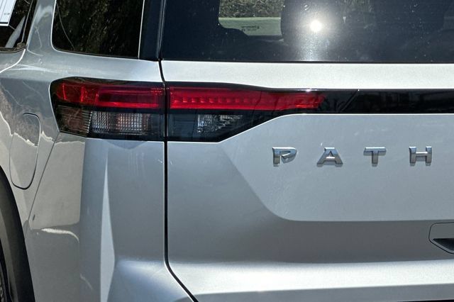 Used 2023 Nissan Pathfinder Platinum FWD image 26