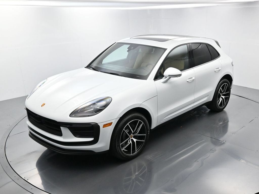 Certified 2025 Porsche Macan AWD/4WD image 28