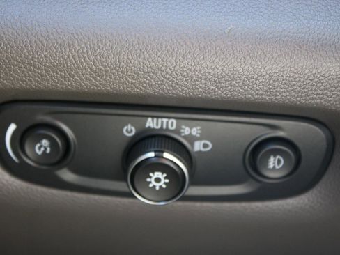 Used 2020 Chevrolet Traverse LT w/ Driver Confidence II Package image 27