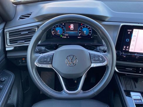 Certified 2025 Volkswagen Atlas Cross Sport SE w/ Panoramic Sunroof Package image 4