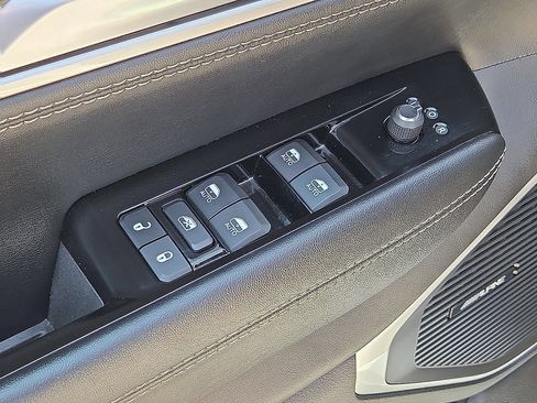 Used 2024 Jeep Wagoneer Series II w/ Flexible Seating Group RWD image 21