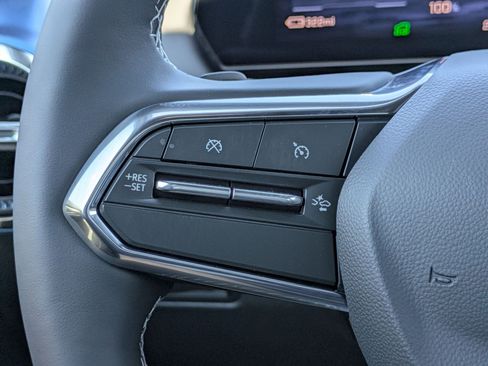 Used 2026 Chevrolet Equinox EV LT image 23