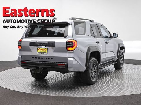 Used 2025 Toyota 4Runner SR5 AWD/4WD image 5