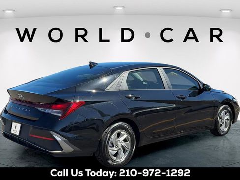 Certified 2025 Hyundai Elantra SE image 8