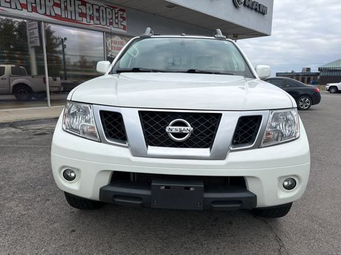 Used 2020 Nissan Frontier PRO-4X w/ Pro-4x Utility Package image 3