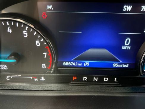 Used 2023 Ford Explorer XLT AWD/4WD image 13