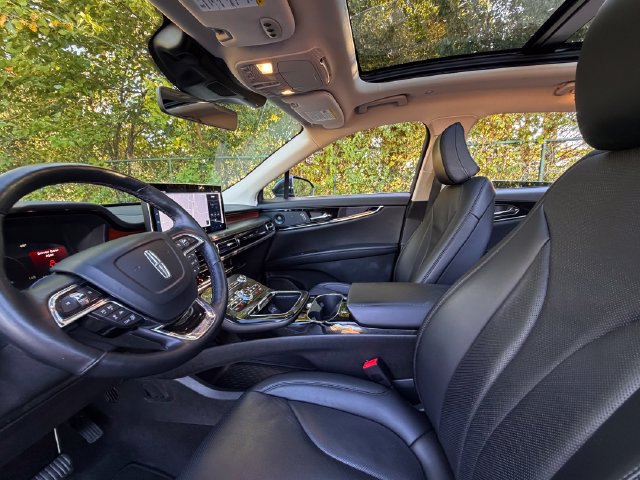 Used 2022 Lincoln Nautilus Reserve AWD/4WD image 24