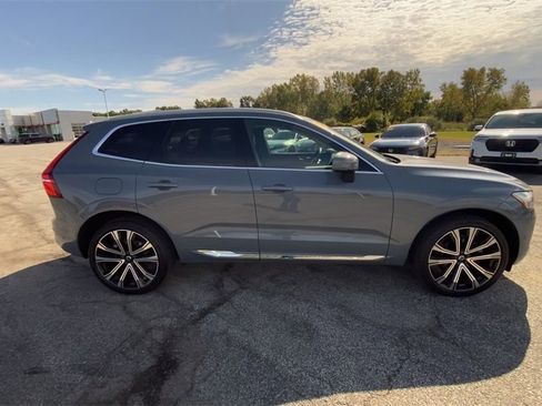 Used 2023 Volvo XC60 B5 Ultimate w/ Climate Package image 9