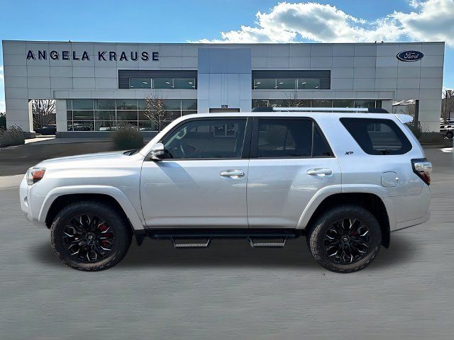 Used 2021 Toyota 4Runner SR5 Premium w/ Moonroof Package AWD/4WD image 4
