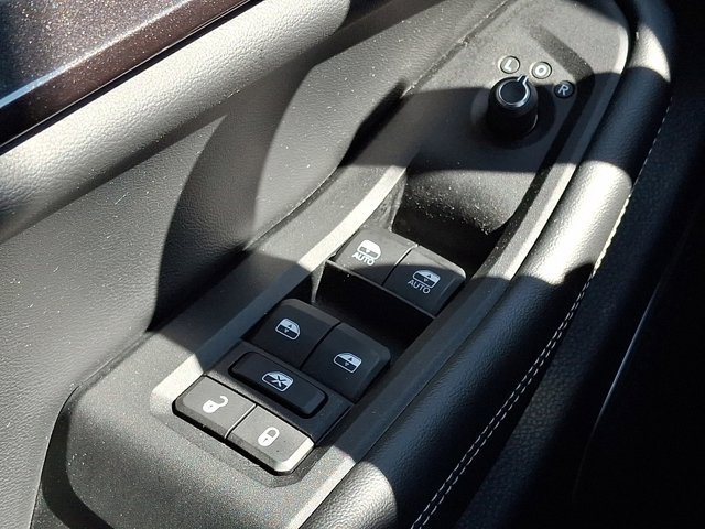 Used 2022 Jeep Grand Cherokee Laredo w/ Luxury Tech Group I AWD/4WD image 30