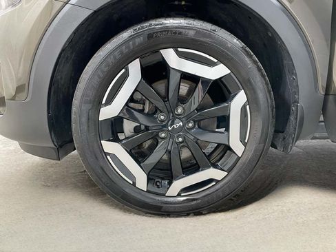 Used 2024 Kia Telluride EX w/ EX Captain's Chair Package AWD/4WD image 7