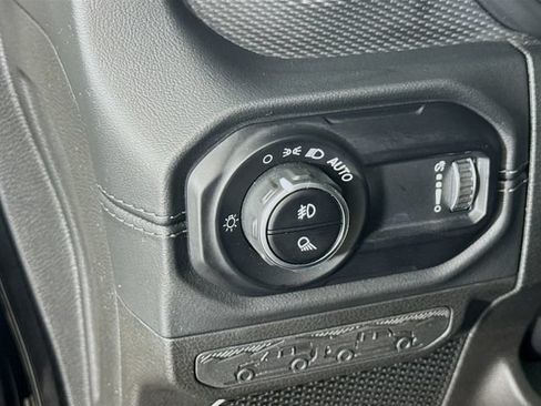 Used 2024 Jeep Gladiator Rubicon AWD/4WD image 14