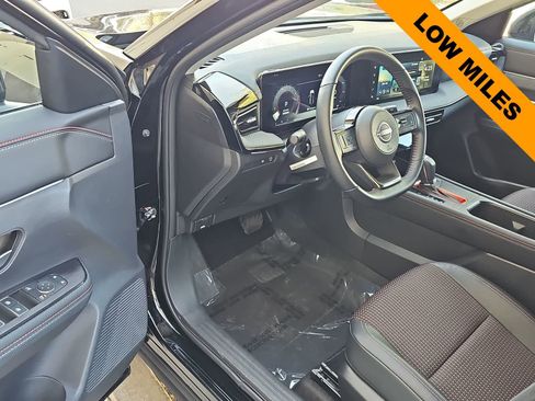 Used 2025 Nissan Kicks SR FWD image 10