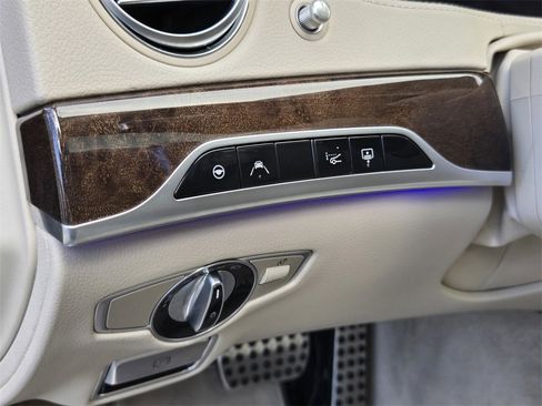 Used 2019 Mercedes-Benz S 560 Sedan image 33