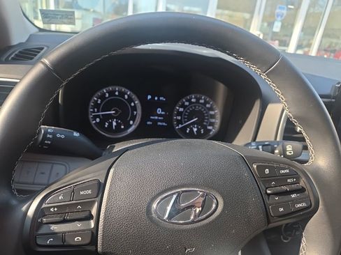 Certified 2022 Hyundai Venue SEL image 14