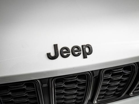 Used 2021 Jeep Grand Cherokee L Laredo image 9