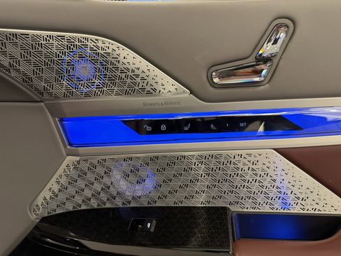 Used 2023 BMW 760i xDrive image 55