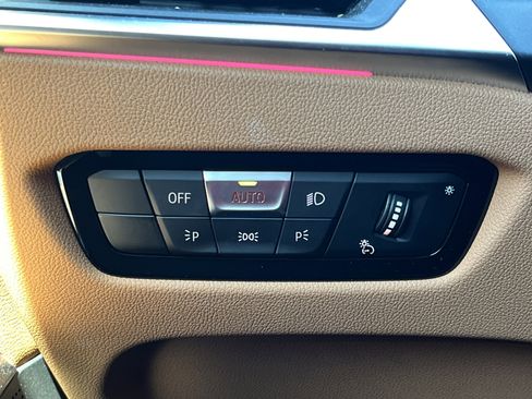 Used 2024 BMW 330i Sedan w/ Convenience Package image 14