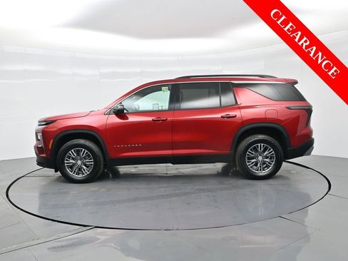 Used 2025 Chevrolet Traverse LT w/ Driver Confidence Package image 10